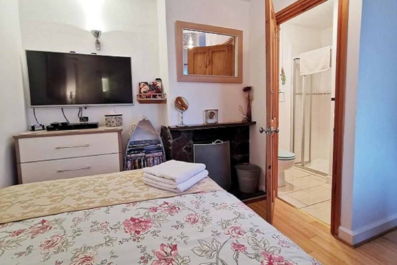 Stunning Countryside Views & Private Balcony! Cozy Room, 3 Miles To Lyme Regis - Free Parking & Wifi Axminster Exterior foto
